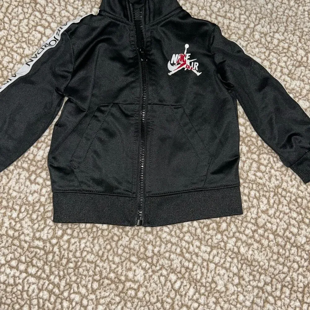 Nike Air Jordan Tracksuit - Picture 3 of 5